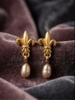 Designer GUY LAROCHE x PARIS |Vtg ⚜️Gold Fleur-de-Lis Drop Clip Earrings Dangles